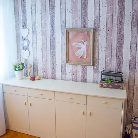 Luxe Living In Apartament